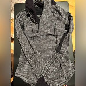 Lululemon jacket/ long sleeve
lululemon athletica
Small